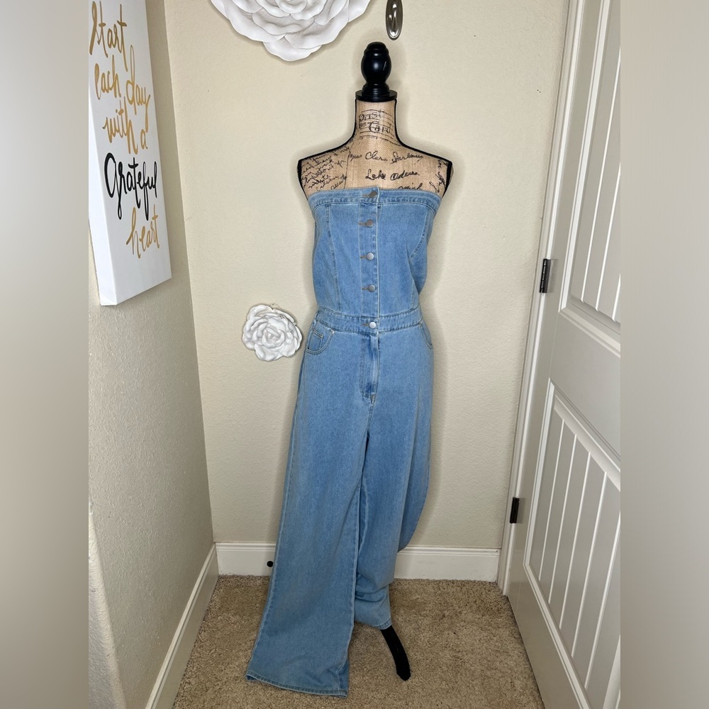 NTM: Gilli Denim Strapless Wide Leg NWT Light Denim Wash Jumpsuit Size M